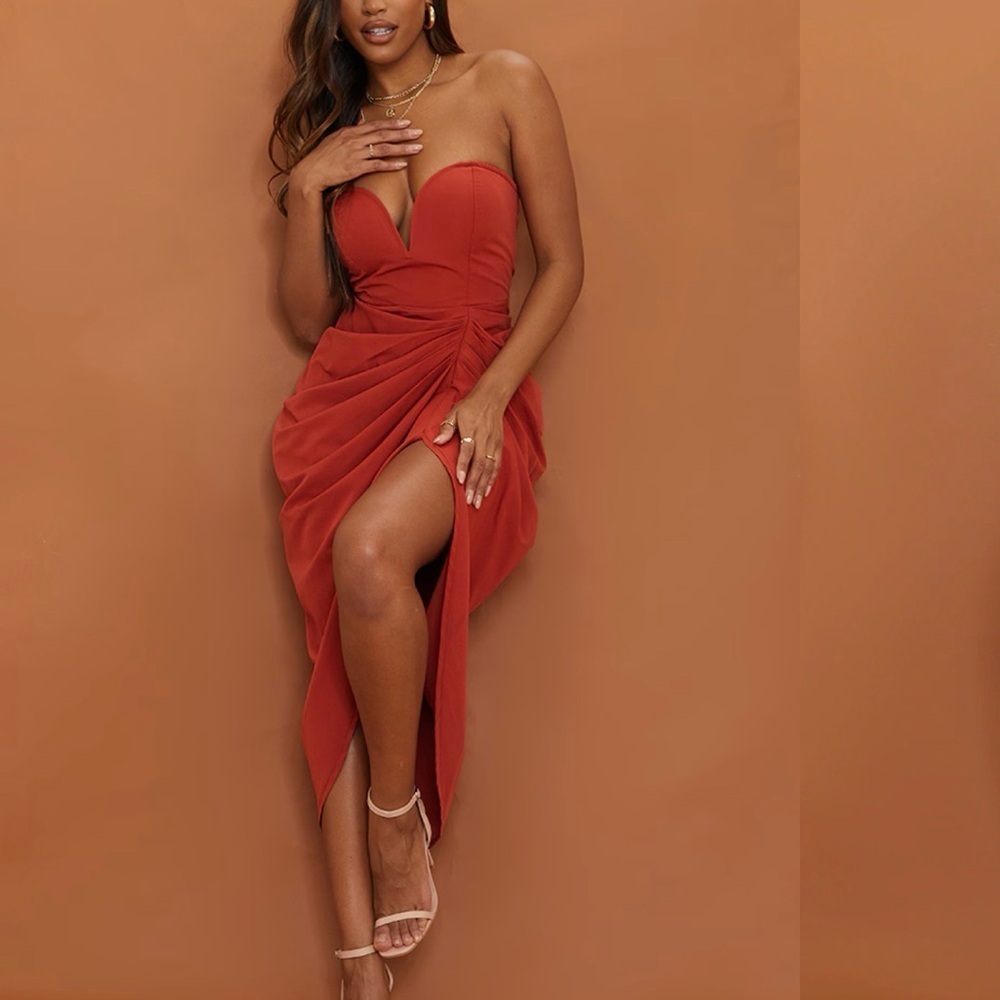 PrettyLittleThing Strapless Dress in Rich Rust